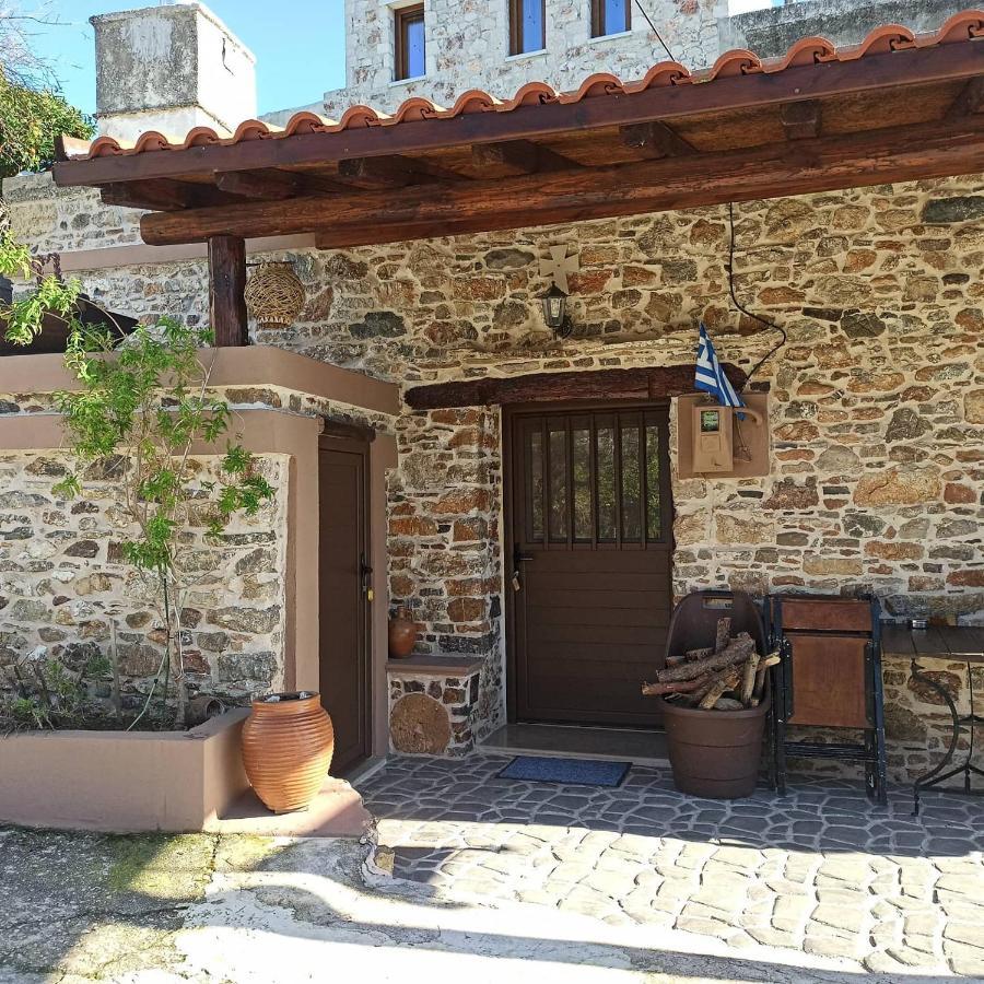 Areti's Traditional House Country house Apollona